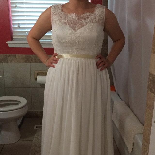 Scoop Neck Sleeveless A-Line Chiffon Wedding Dress With Lace Bodice